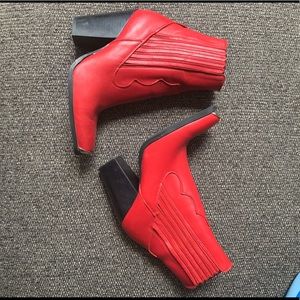 Red cowboy boots- great condition!